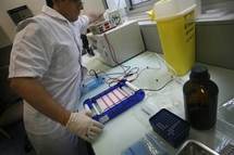« 1000 Sourires s’associe à SFR pour offrir un chèque de 3000 € à l'équipe de recherche du Docteur CARTAULT» « 1000 Sourires s’associe à SFR pour offrir un chèque de 3000 € à l'équipe de recherche du Docteur CARTAULT»
