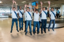 <center>"S'envoler vers le Rêve ..."  <br> Jour 1: C’est le grand départ<br> pour les neuf petits saint-paulois <br> <center>"S'envoler vers le Rêve ..."  <br> Jour 1: C’est le grand départ<br> pour les neuf petits saint-paulois <br>