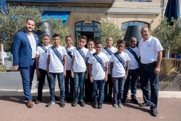 <center>"S'envoler vers le Rêve ..."  <br> Jour 2: Les marmailles font leurs premiers pas en métropole, à Marseille et Salon-de-Provence