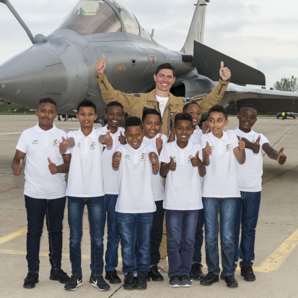 <center>"S'envoler vers le Rêve ..." <br> Jour 2: Les marmailles font leurs premiers pas en métropole, à Marseille et Salon-de-Provence <center>"S'envoler vers le Rêve ..." <br> Jour 2: Les marmailles font leurs premiers pas en métropole, à Marseille et Salon-de-Provence