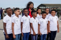 <center>"S'envoler vers le Rêve ..." <br> Jour 2: Les marmailles font leurs premiers pas en métropole, à Marseille et Salon-de-Provence <center>"S'envoler vers le Rêve ..." <br> Jour 2: Les marmailles font leurs premiers pas en métropole, à Marseille et Salon-de-Provence