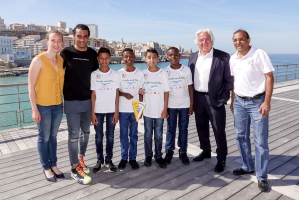 <center>"S'envoler vers le Rêve ..." <br> Jour 5 : Cercle des Nageurs de Marseille <br> les marmailles dans le grand bain <center>"S'envoler vers le Rêve ..." <br> Jour 5 : Cercle des Nageurs de Marseille <br> les marmailles dans le grand bain