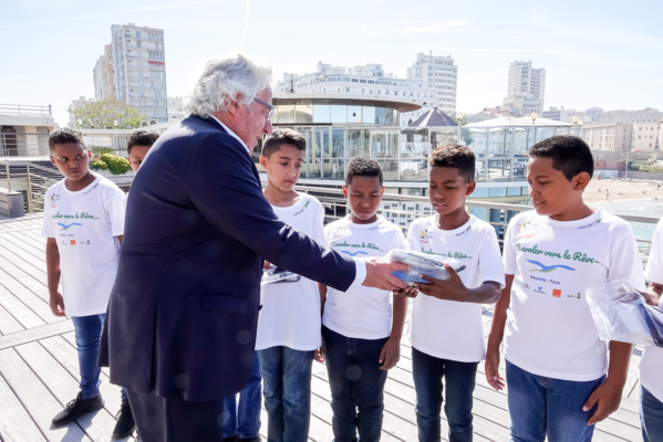 <center>"S'envoler vers le Rêve ..." <br> Jour 5 : Cercle des Nageurs de Marseille <br> les marmailles dans le grand bain <center>"S'envoler vers le Rêve ..." <br> Jour 5 : Cercle des Nageurs de Marseille <br> les marmailles dans le grand bain