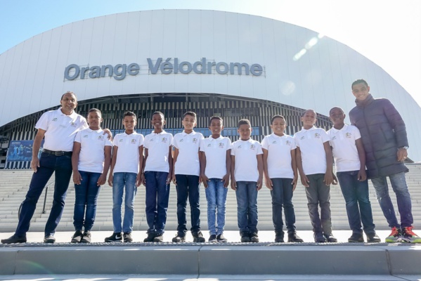 <center>"S'envoler vers le Rêve ..."  <br> Jour 7: Les marmailles reçus en VIM<br> par l’OM et l’OL ....
