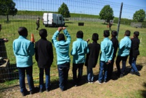 <center>"S'envoler vers le Rêve ..."  <br> Jour 9: Les marmailles rencontrent <br> le pilote de Rafale Sébastien Nativel,  <br>à la Base Aérienne de Saint-Dizier <center>"S'envoler vers le Rêve ..."  <br> Jour 9: Les marmailles rencontrent <br> le pilote de Rafale Sébastien Nativel,  <br>à la Base Aérienne de Saint-Dizier