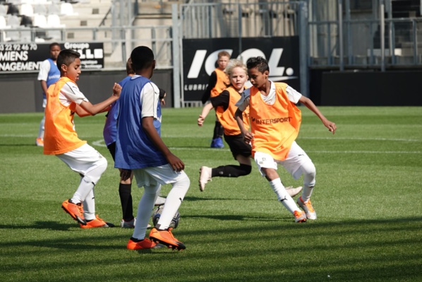 <center>"S'envoler vers le Rêve ..."  <br> Jour 10 : Fabrice Abriel accueille les marmailles  <br>en VIM (Very Important Marmailles) <br>au club Amiens SC (Ligue 1)