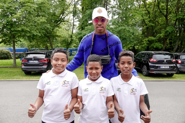 <center>"S'envoler vers le Rêve ..."  <br> Jour 12 : Enzo, Samuel, Mathéo, Yannick et leurs petits camarades rencontrent <br> les stars du PSG au centre Ooredoo