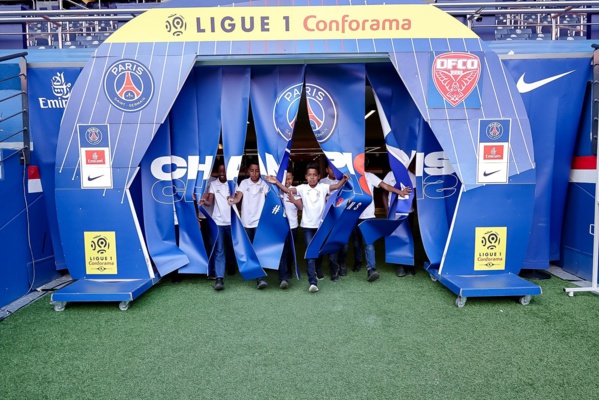 <center>"S'envoler vers le Rêve ..."  <br> Jour 12 : Enzo, Samuel, Mathéo, Yannick et leurs petits camarades rencontrent <br> les stars du PSG au centre Ooredoo