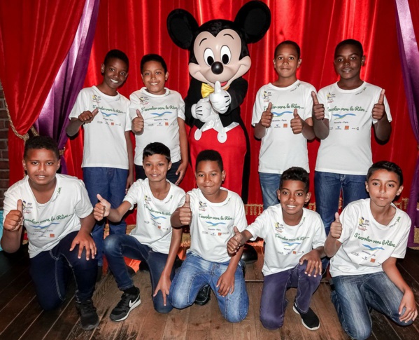 <center>"S'envoler vers le Rêve ..."  <br> Jour 14 : Le voyage de Rêve se termine à Disneyland Paris ...