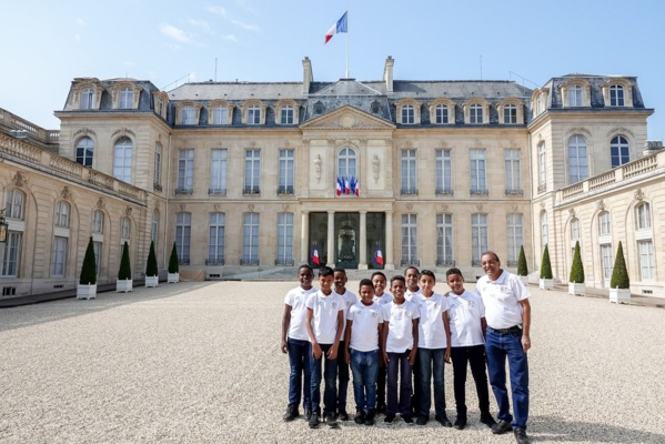 <center>"S'envoler vers le Rêve ..."  <br> Jour 16 : Les petits saint-paulois visitent <br> le Palais de l’Elysée