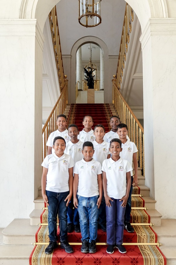 <center>"S'envoler vers le Rêve ..." <br> Jour 16 : Les petits saint-paulois visitent <br> le Palais de l’Elysée <center>"S'envoler vers le Rêve ..." <br> Jour 16 : Les petits saint-paulois visitent <br> le Palais de l’Elysée