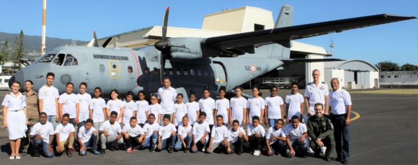 <center>Baptême de l’air en CASA <br> avec le Détachement Air 181 : <br> les marmailles de 1000 Sourires en lèr <center>Baptême de l’air en CASA <br> avec le Détachement Air 181 : <br> les marmailles de 1000 Sourires en lèr