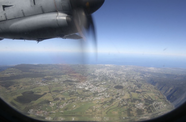 <center>Baptême de l’air en CASA <br> avec le Détachement Air 181 : <br> les marmailles de 1000 Sourires en lèr