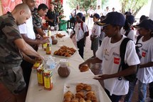 Un Noël inoubliable pour les VIM de 1000 Sourires à bord des aéronefs de la base aérienne 181 et du Boeing 777 d’Air France Un Noël inoubliable pour les VIM de 1000 Sourires à bord des aéronefs de la base aérienne 181 et du Boeing 777 d’Air France