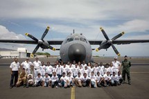 Un Noël inoubliable pour les VIM de 1000 Sourires  à bord des aéronefs de la base aérienne 181 et du Boeing 777 d’Air France