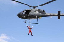 Un Noël inoubliable pour les VIM de 1000 Sourires  à bord des aéronefs de la base aérienne 181 et du Boeing 777 d’Air France