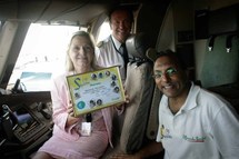 Un Noël inoubliable pour les VIM de 1000 Sourires à bord des aéronefs de la base aérienne 181 et du Boeing 777 d’Air France Un Noël inoubliable pour les VIM de 1000 Sourires à bord des aéronefs de la base aérienne 181 et du Boeing 777 d’Air France