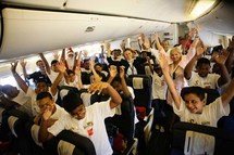 Un Noël inoubliable pour les VIM de 1000 Sourires  à bord des aéronefs de la base aérienne 181 et du Boeing 777 d’Air France