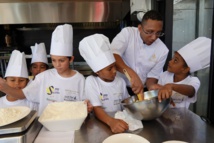 <center>1000 Sourires parraine son 10 000e enfant <br> avec Thomas Meunier du PSG au Palm Hôtel &  Spa  <center>1000 Sourires parraine son 10 000e enfant <br> avec Thomas Meunier du PSG au Palm Hôtel &  Spa