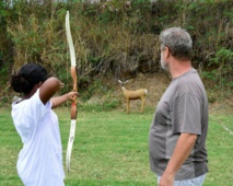 <center>Les marmailles de 1000 Sourires  <br> se prennent pour Robin des bois <br>avec le club “Archers de Saint-Denis”