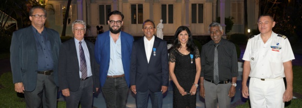 <center>Ibrahim Ingar décoré de<br> l’Ordre National du Mérite <center>Ibrahim Ingar décoré de<br> l’Ordre National du Mérite