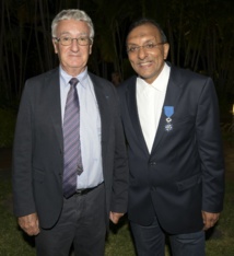 <center>Ibrahim Ingar décoré de<br> l’Ordre National du Mérite <center>Ibrahim Ingar décoré de<br> l’Ordre National du Mérite