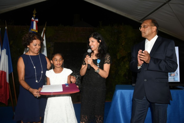 <center>Ibrahim Ingar décoré de<br> l’Ordre National du Mérite <center>Ibrahim Ingar décoré de<br> l’Ordre National du Mérite