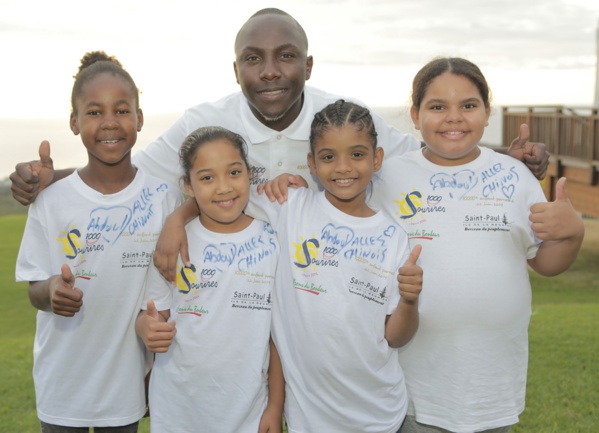 <center>Les marmailles de 1000 Sourires sur le “green” <br>du Golf du Bassin Bleu avec Abdoul <center>Les marmailles de 1000 Sourires sur le “green” <br>du Golf du Bassin Bleu avec Abdoul