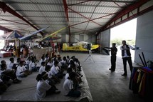 <center>Baptême en ULM <br>pour les V.I.M. (Very Important marmaille) de Saint-Gilles les Hauts <center>Baptême en ULM <br>pour les V.I.M. (Very Important marmaille) de Saint-Gilles les Hauts