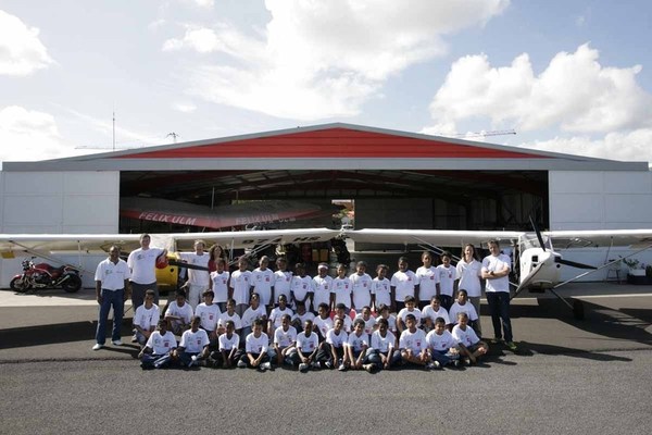 <center>Baptême en ULM <br>pour les V.I.M. (Very Important marmaille) de Saint-Gilles les Hauts <center>Baptême en ULM <br>pour les V.I.M. (Very Important marmaille) de Saint-Gilles les Hauts