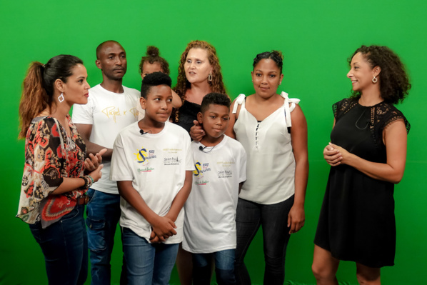 <center>"Un Incroyable Noël...." <br>Jour 1 : L’aventure commence dans les locaux de Réunion La 1ère pour Enzo et Mathéo <center>"Un Incroyable Noël...." <br>Jour 1 : L’aventure commence dans les locaux de Réunion La 1ère pour Enzo et Mathéo