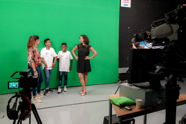 <center>"Un Incroyable Noël...." <br>Jour 1 : L’aventure commence dans les locaux de Réunion La 1ère pour Enzo et Mathéo <center>"Un Incroyable Noël...." <br>Jour 1 : L’aventure commence dans les locaux de Réunion La 1ère pour Enzo et Mathéo