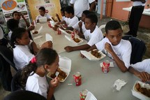 <center>Baptême de piste aux côtés du multi-champion Malik Unia<br>pour les marmailles saint-paulois<br> du quartier de Ravine Daniel <center>Baptême de piste aux côtés du multi-champion Malik Unia<br>pour les marmailles saint-paulois<br> du quartier de Ravine Daniel