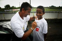<center>Baptême de piste aux côtés du multi-champion Malik Unia<br>pour les marmailles saint-paulois<br> du quartier de Ravine Daniel <center>Baptême de piste aux côtés du multi-champion Malik Unia<br>pour les marmailles saint-paulois<br> du quartier de Ravine Daniel