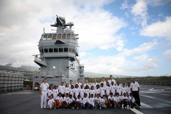 <center>Visite en VIM du DIXMUDE <br> pour les marmailles du quartier de Barrage