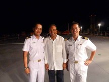 <center>Les Elèves Officiers étrangers du Dixmude <BR>découvrent la Réunion<br> avec l'Association 1000 Sourires <center>Les Elèves Officiers étrangers du Dixmude <BR>découvrent la Réunion<br> avec l'Association 1000 Sourires