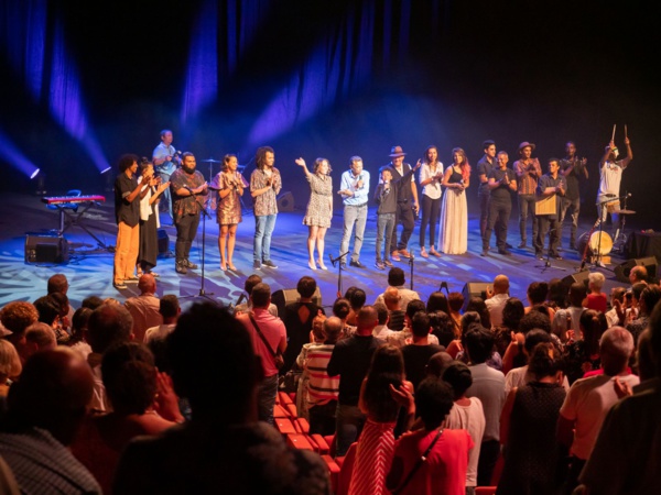 <center>Téat Champ Fleuri : Le public est venu nombreux pour soutenir l’association 1000 Sourires <center>Téat Champ Fleuri : Le public est venu nombreux pour soutenir l’association 1000 Sourires