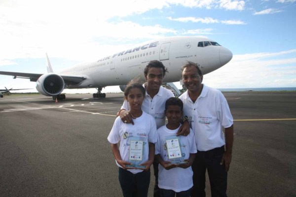 Cynthia Alex, Josélito Vilpont, 5000ème enfants parrainés, Fabrice Abriel, Parrain de 1000 Sourires et Ibrahim Ingar - Président de l'association