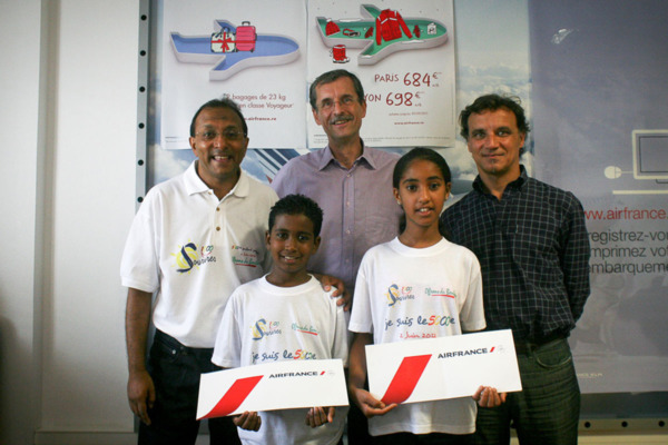 <center>Un voyage de rêve à Paris <br> pour Cynthia et Josélito,<br> les 5000èmes enfants parrainés <center>Un voyage de rêve à Paris <br> pour Cynthia et Josélito,<br> les 5000èmes enfants parrainés