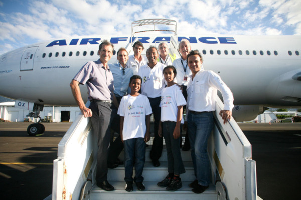 <center>Un voyage de rêve  à Paris <br>  pour Cynthia et Josélito,<br> les 5000èmes enfants parrainés