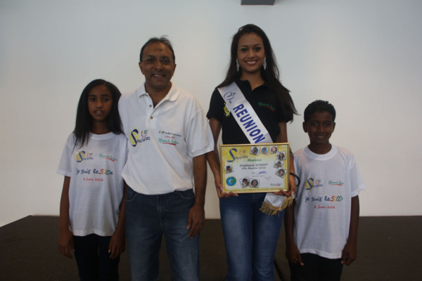 <center> Une semaine de rêve à Paris <br> pour Cynthia et Josélito <br> 5000èmes enfants parrainés par 1000 Sourires <center> Une semaine de rêve à Paris <br> pour Cynthia et Josélito <br> 5000èmes enfants parrainés par 1000 Sourires