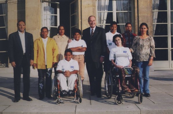 <center>85 marmailles de 1000 Sourires <br> touchent le ciel avec XL Airways                                                                    