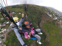 <center>Baptême de parapente : Les marmailles de<br> 1000 Sourires s’envolent en compagnie d’Abdoul