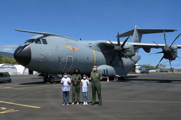 <center>1000 Sourires fête sa 250e opération <br> à bord d’un avion militaire