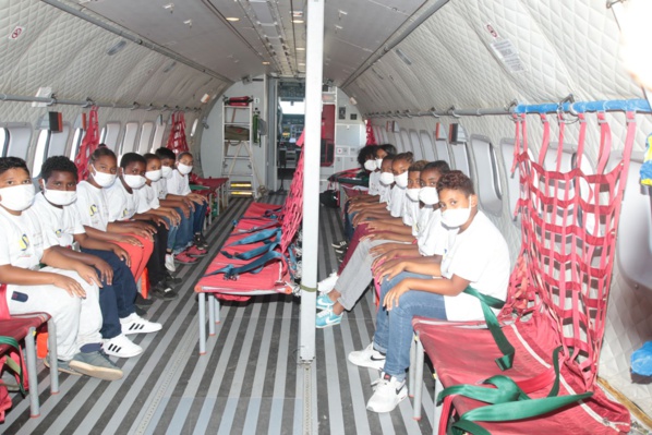 <center>1000 Sourires fête sa 250e opération <br> à bord d’un avion militaire <center>1000 Sourires fête sa 250e opération <br> à bord d’un avion militaire