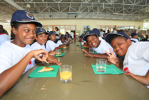 <center>Les VIM de 1000 Sourires fêtent Noël <br> à bord d’un hélicoptère au Détachement Air 181 <center>Les VIM de 1000 Sourires fêtent Noël <br> à bord d’un hélicoptère au Détachement Air 181