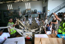 <center>Les VIM de 1000 Sourires fêtent Noël <br> à bord d’un hélicoptère au Détachement Air 181 <center>Les VIM de 1000 Sourires fêtent Noël <br> à bord d’un hélicoptère au Détachement Air 181