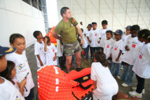 <center>Les VIM de  1000 Sourires fêtent Noël <br> à bord d’un hélicoptère au Détachement Air 181