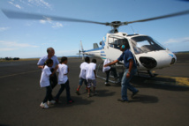 <center>Les VIM de  1000 Sourires fêtent Noël <br> à bord d’un hélicoptère au Détachement Air 181