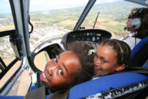 <center>Les VIM de  1000 Sourires fêtent Noël <br> à bord d’un hélicoptère au Détachement Air 181